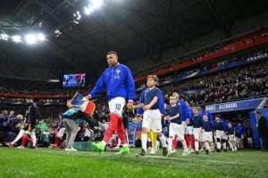 开云入口-姆巴佩如何融入巴黎锋群，德尚能否复制恩里克？