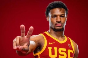 开云服务-大学教练：布朗尼还没有恢复训练 期待他的回归